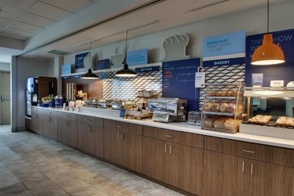 Holiday Inn Express Hotel & Suites Waukegan/Gurnee image 17