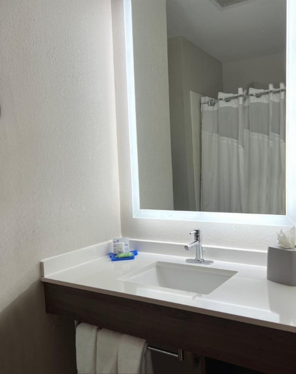 Holiday Inn Express Hotel & Suites Waukegan/Gurnee image 19