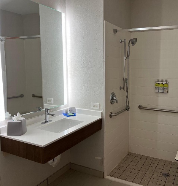 Holiday Inn Express Hotel & Suites Waukegan/Gurnee image 20