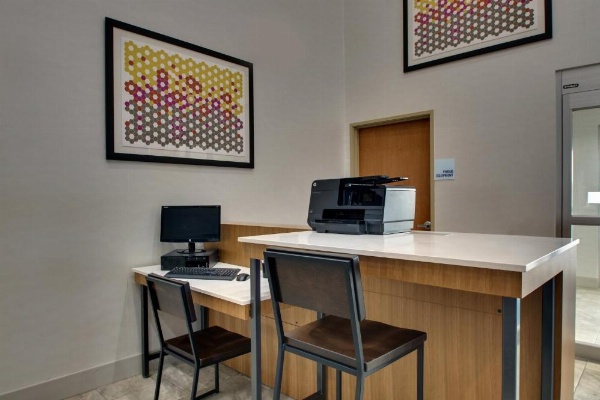 Holiday Inn Express Hotel & Suites Waukegan/Gurnee image 23