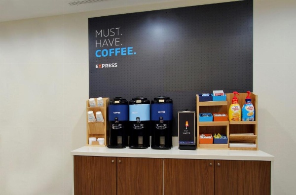 Holiday Inn Express Hotel & Suites Waukegan/Gurnee image 24